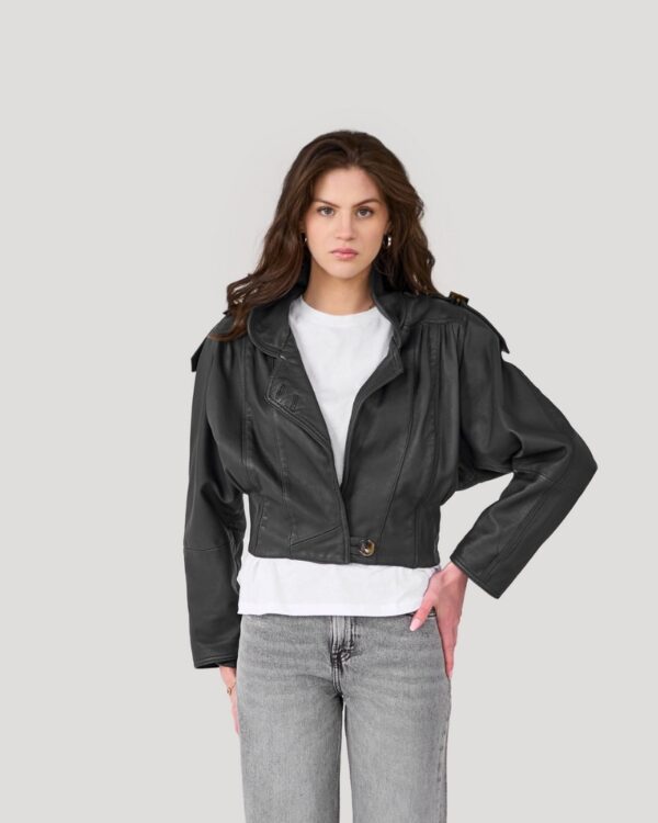 bomberka-skorzana-krotka-ozdobne-ramiona-pagony