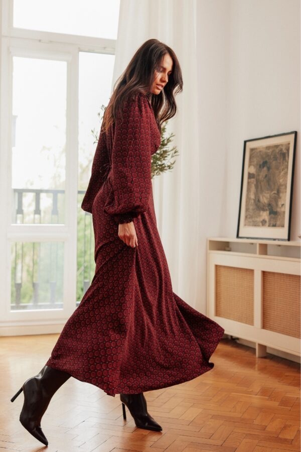 BORDEA- DŁUGA BORDOWA SUKIENKA O DELIKATNYM WZORZE
