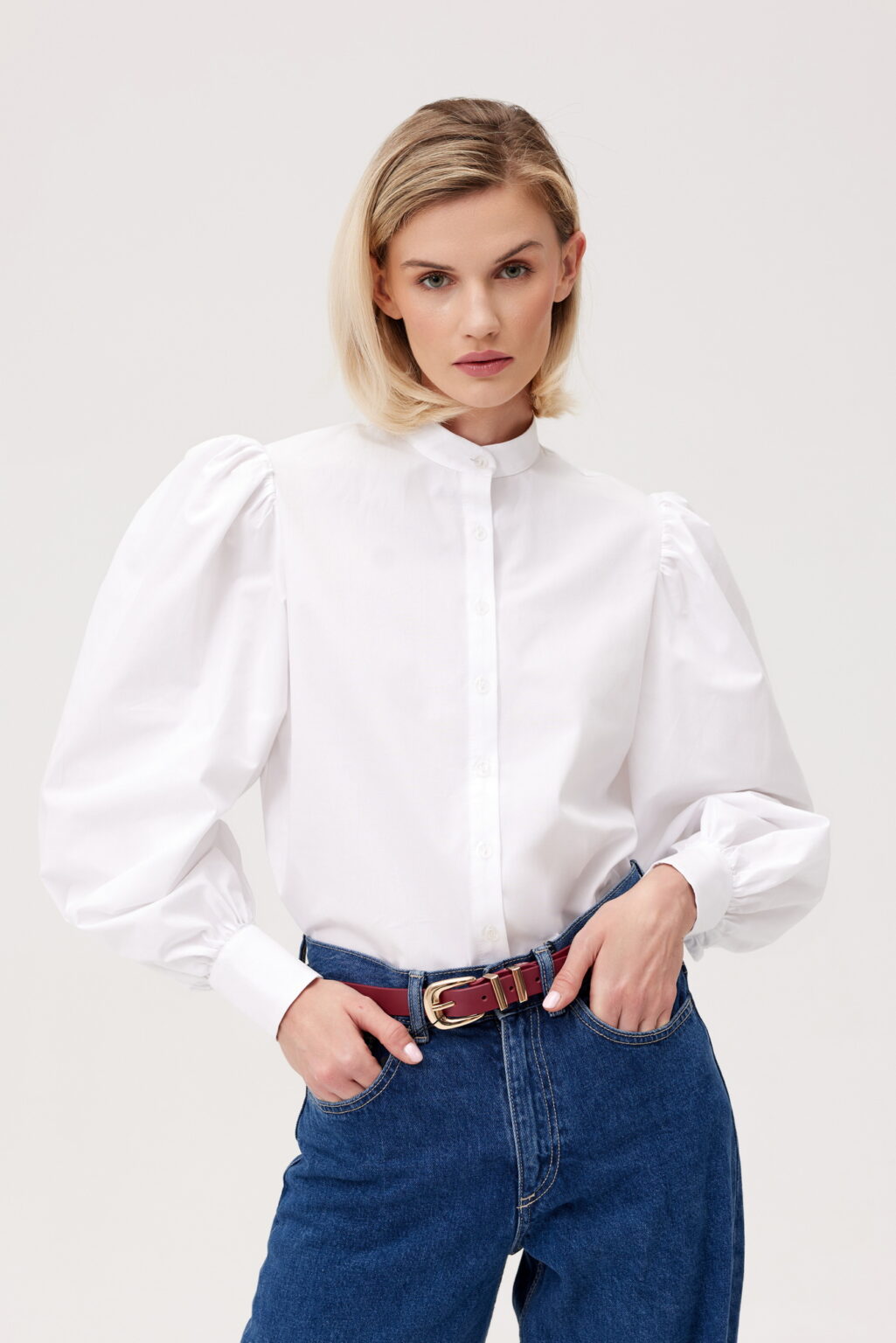 KOSZULA MIST Z BUFIASTYMI RĘKAWAMI I STÓJKĄ- BIAŁA