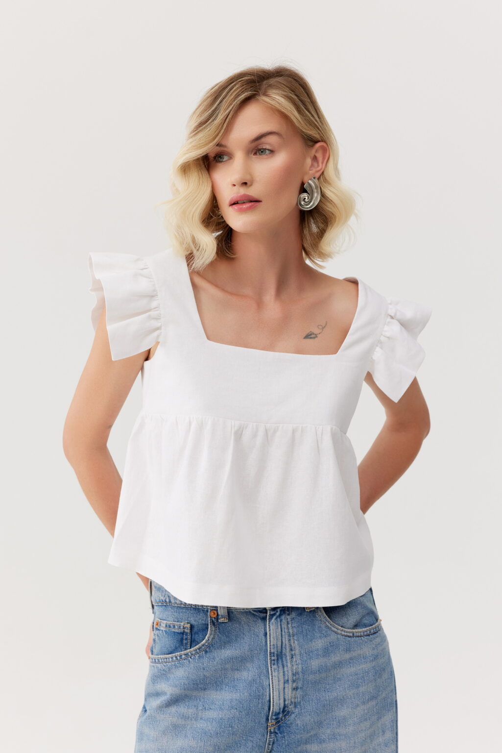 TOP MELODY Z FALBANAMI (len/wiskoza)- BIAŁY