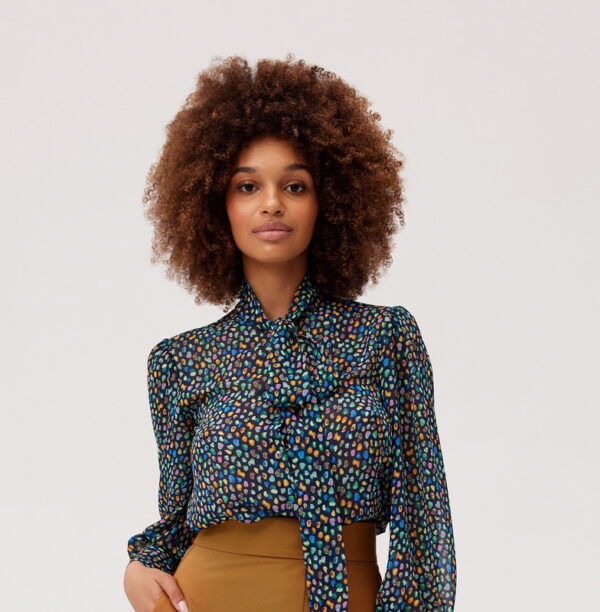 KOSZULA CANDY Z  WIĄZANIEM W CYNAMONOWE KAMYKI