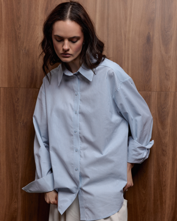 LINEA Oversize’owa koszula w niebieskie paski