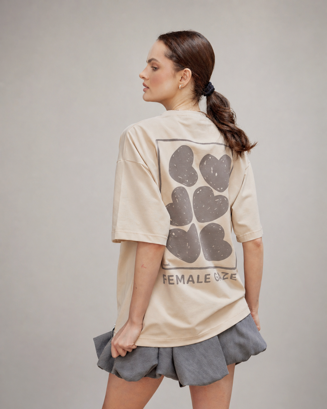 Female Gaze T-shirt o kroju Oversize